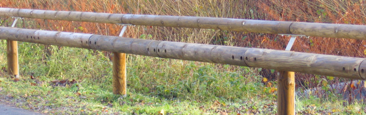 Ref 800 423: a steel powder-coated junction to connect the guardrail to the handrail